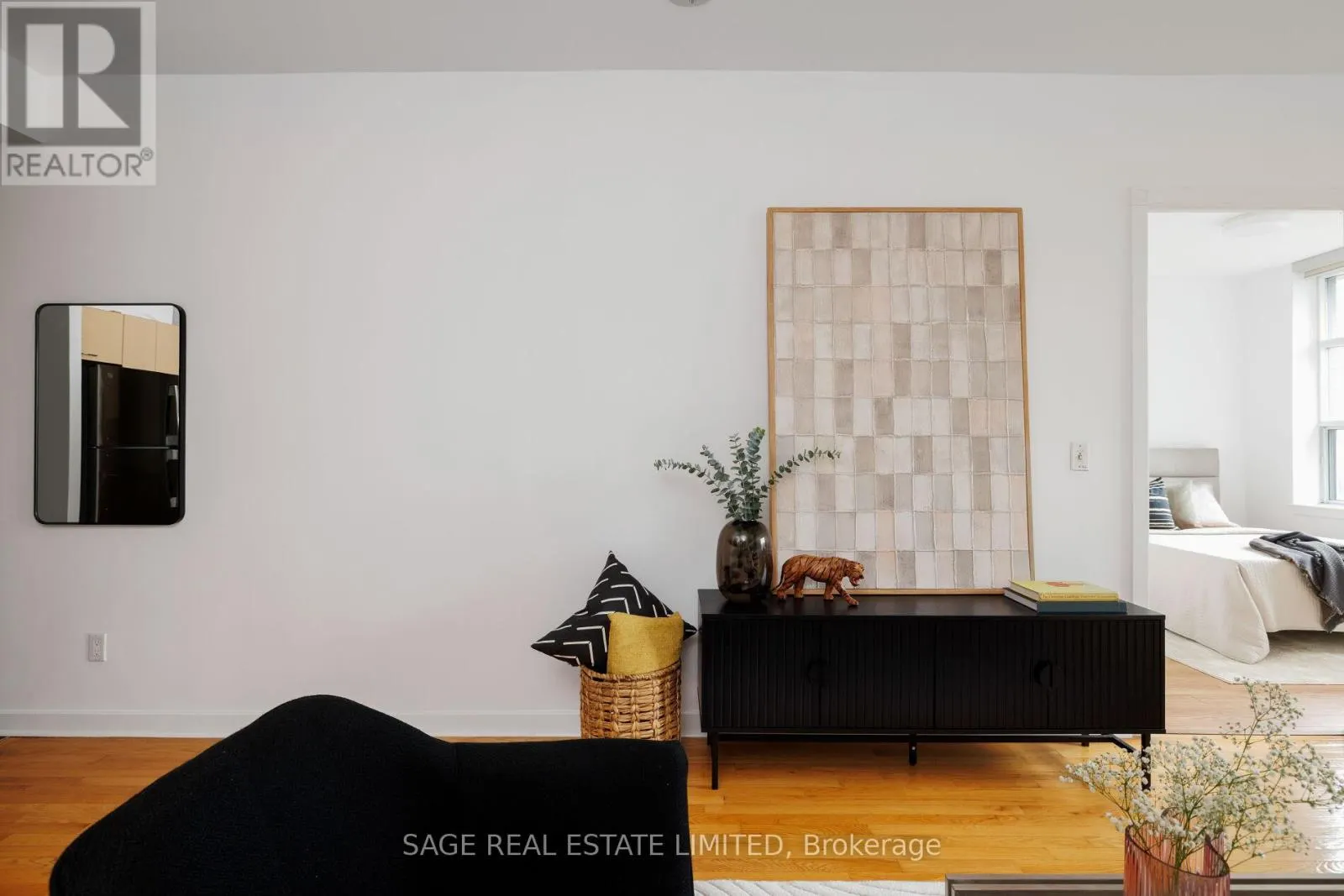 816 - 438 RICHMOND STREET W