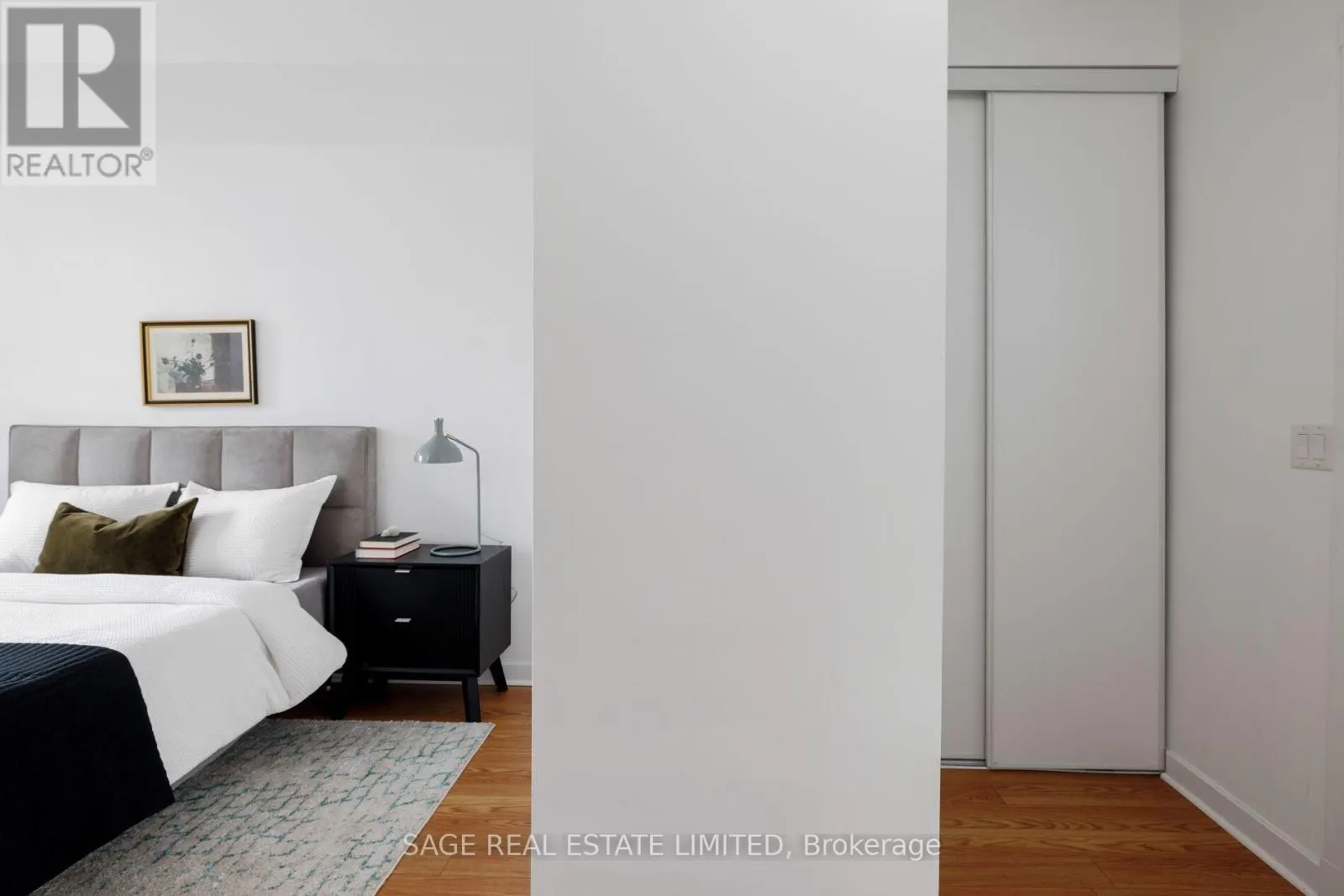 816 - 438 RICHMOND STREET W