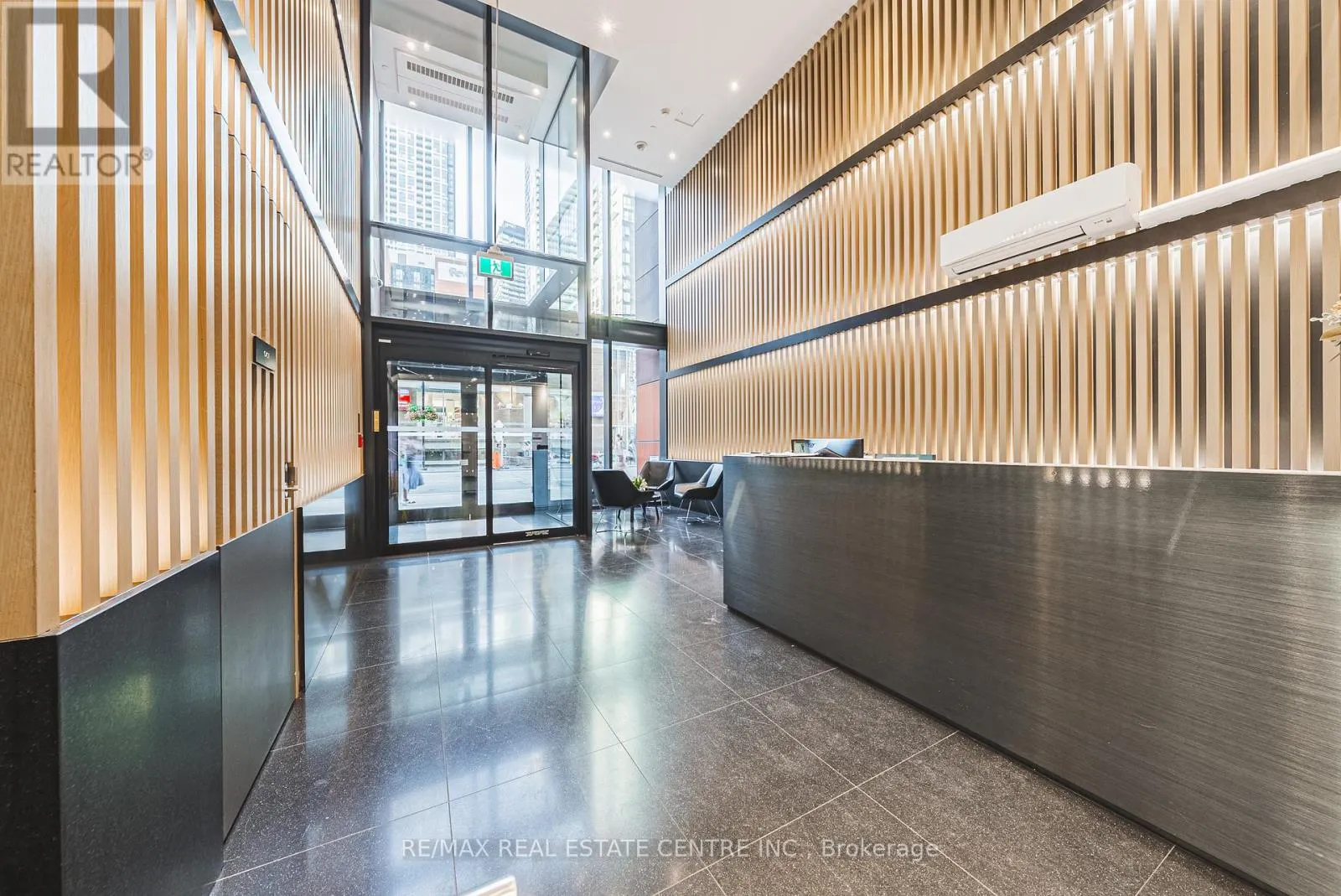 3307 - 357 KING STREET W