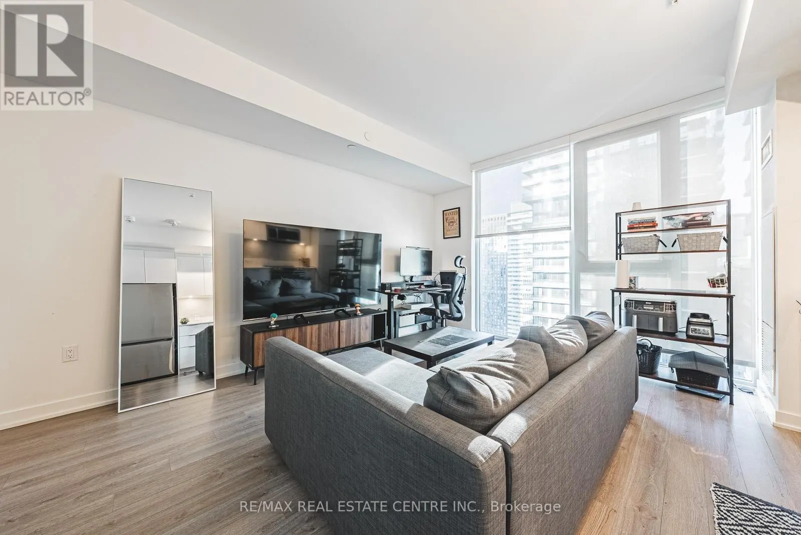 3307 - 357 KING STREET W