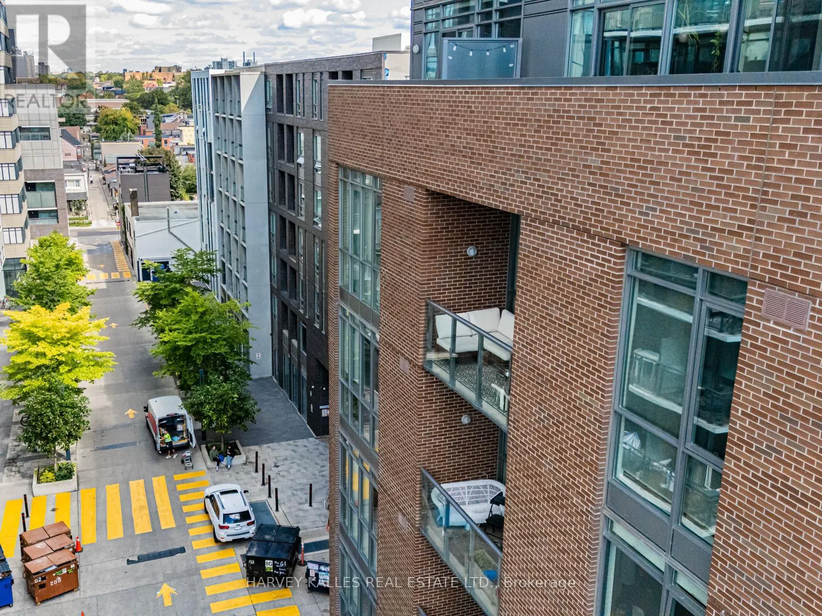 615 - 8 GLADSTONE AVENUE
