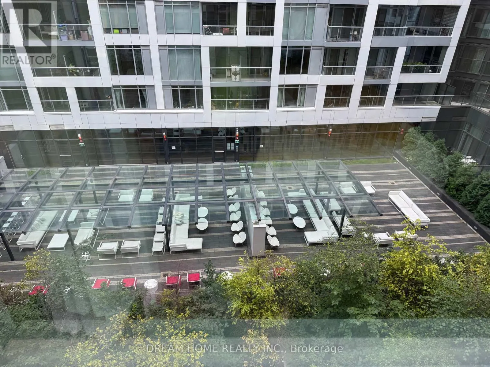 617 - 27 BATHURST STREET