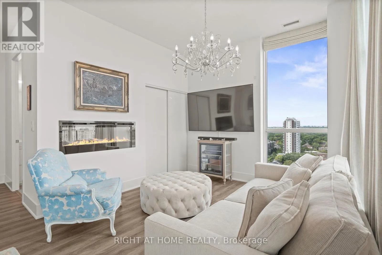 1802 - 1486 BATHURST STREET