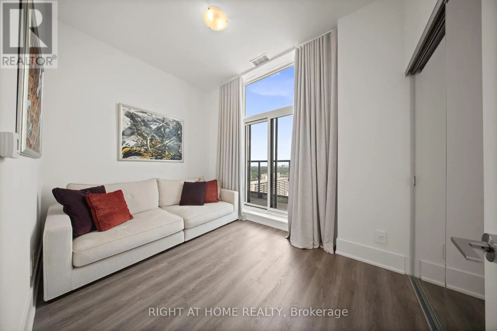 1802 - 1486 BATHURST STREET