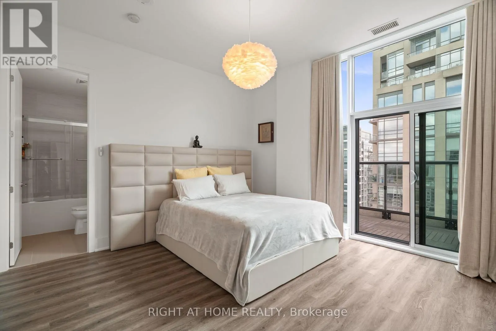 1802 - 1486 BATHURST STREET