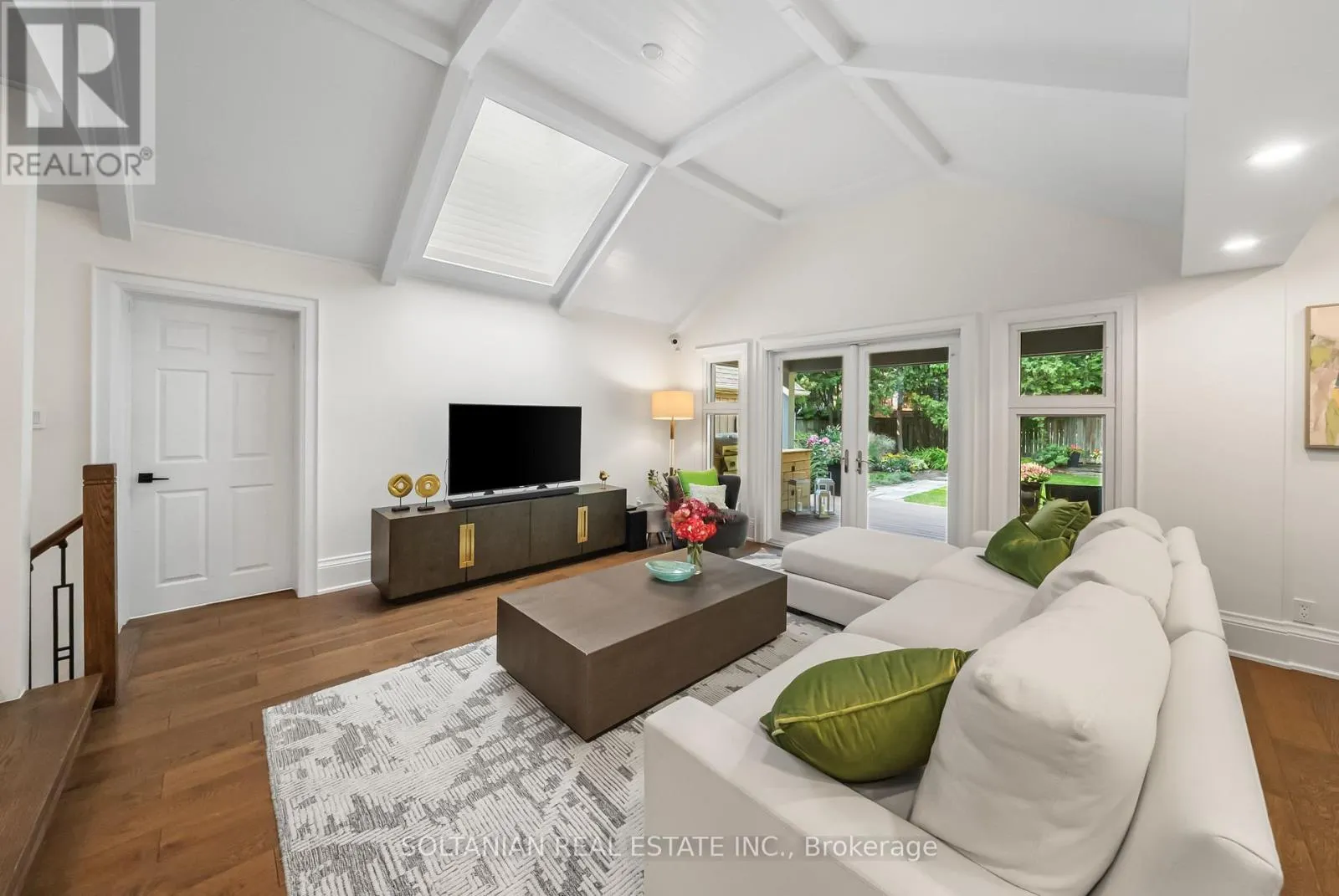 32 BEECHWOOD AVENUE