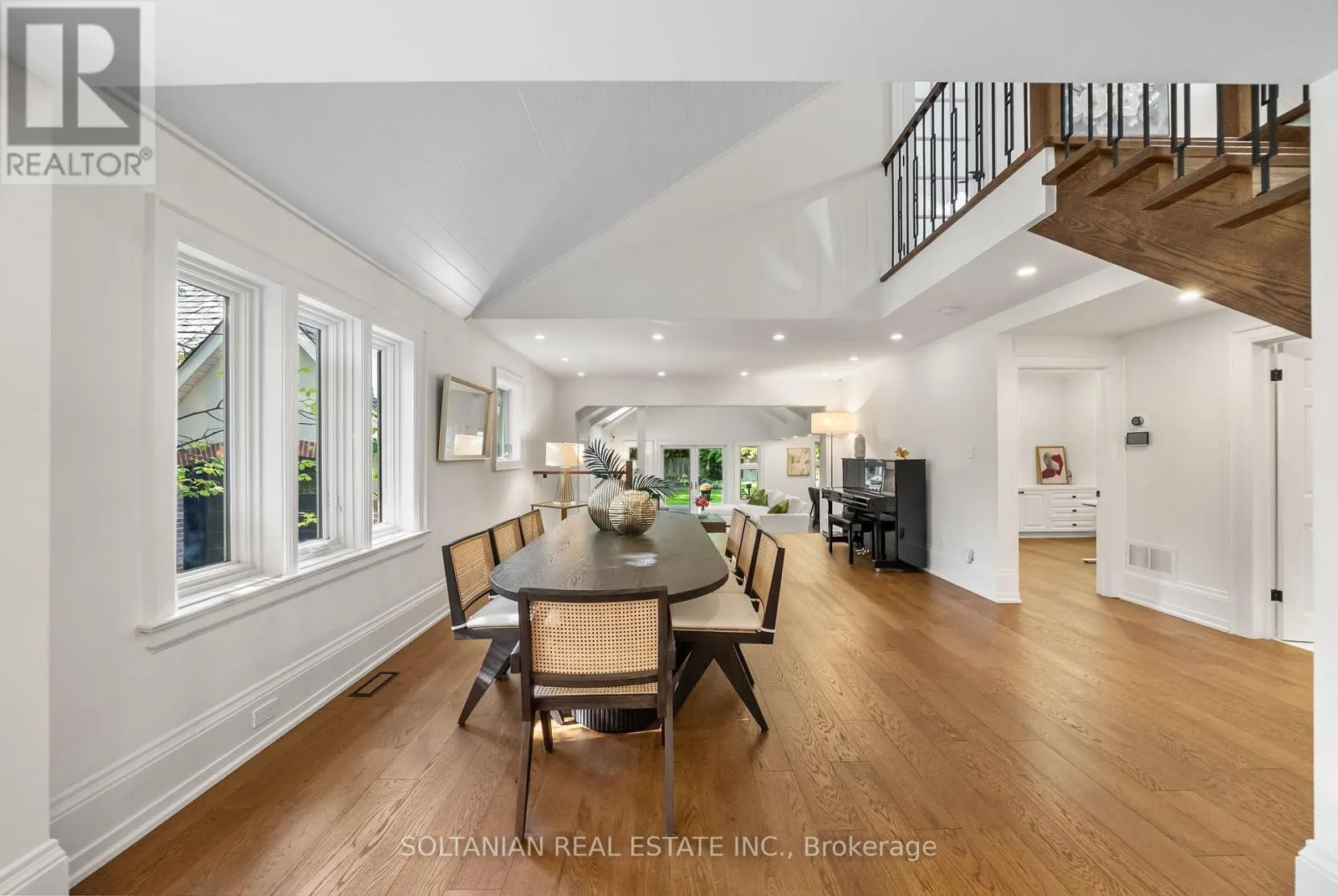 32 BEECHWOOD AVENUE