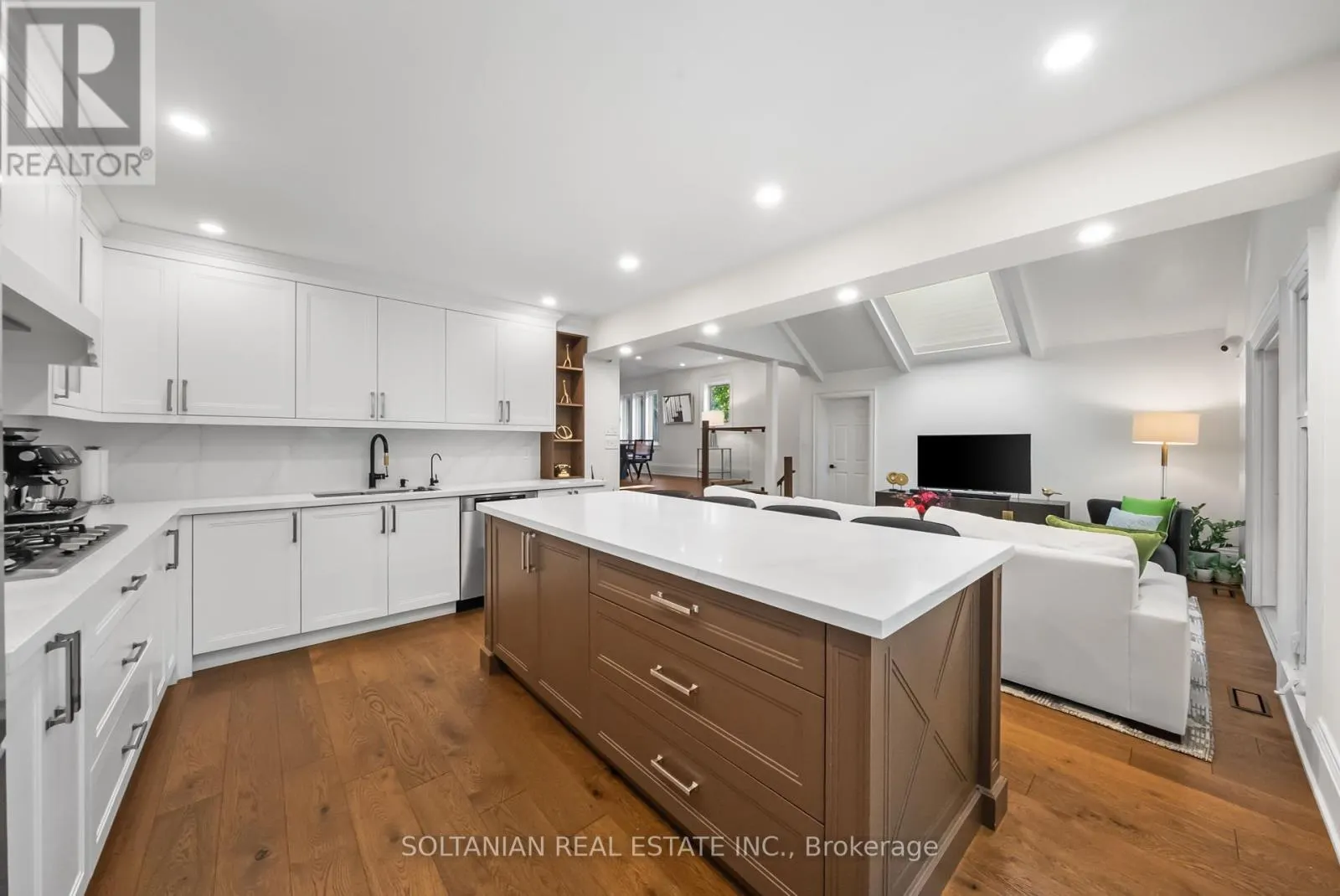 32 BEECHWOOD AVENUE