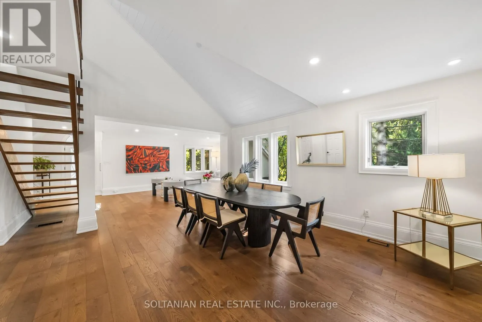 32 BEECHWOOD AVENUE