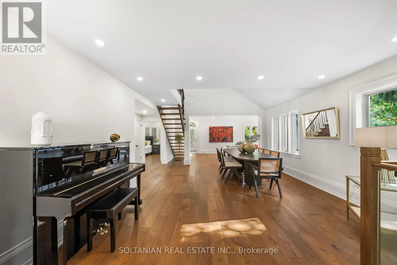 32 BEECHWOOD AVENUE