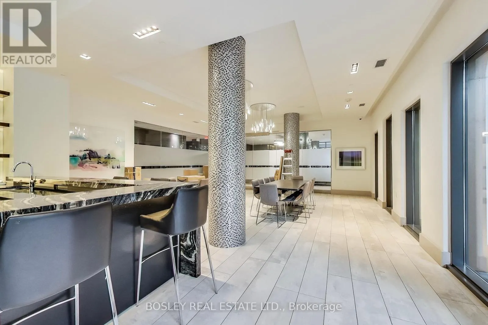 311 - 525 ADELAIDE STREET W