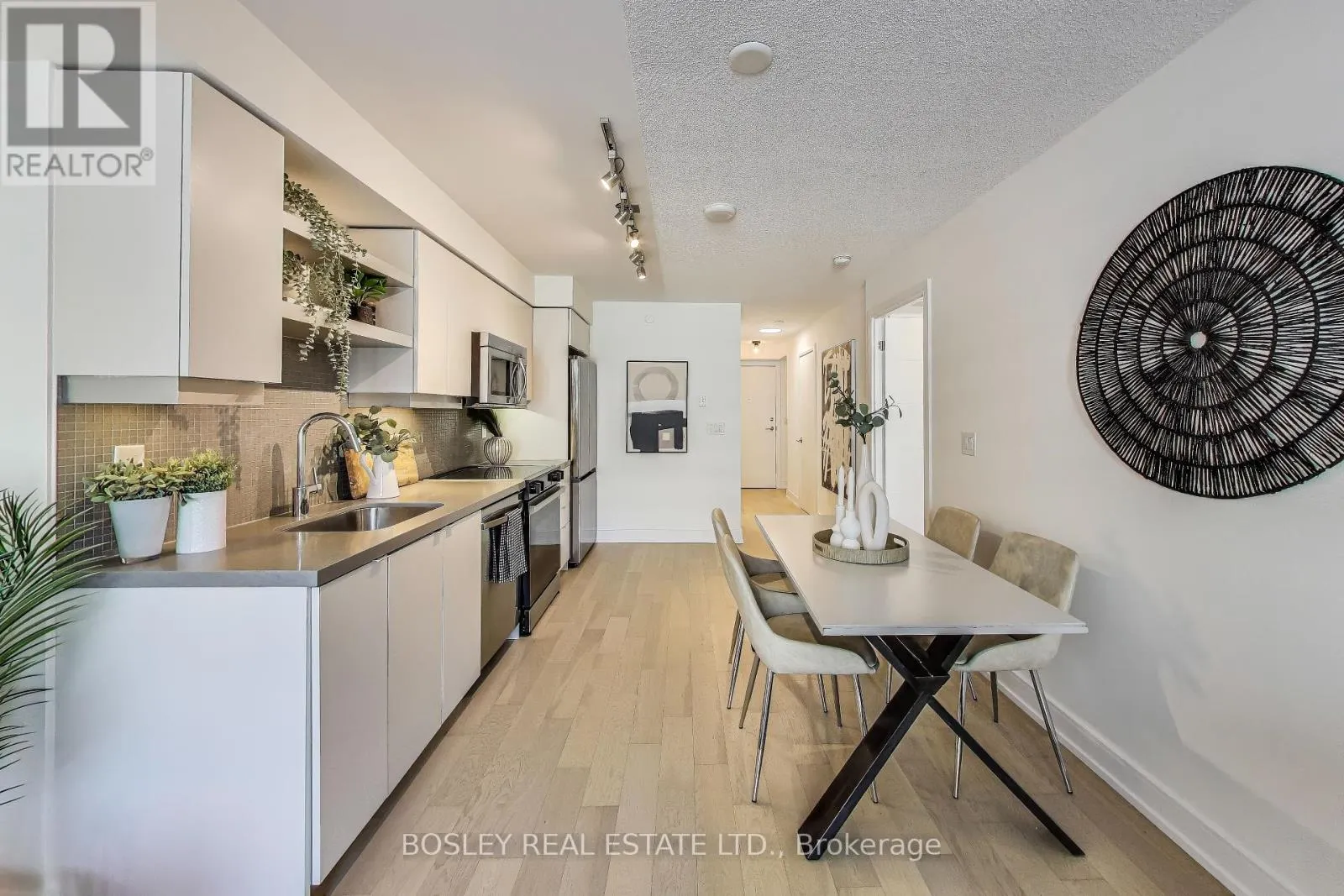 311 - 525 ADELAIDE STREET W