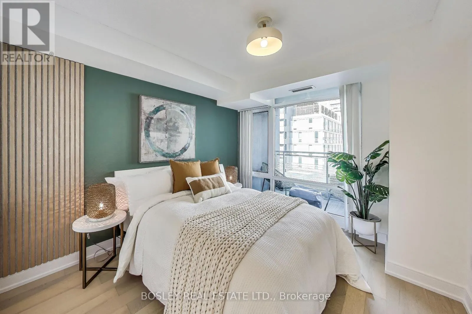 311 - 525 ADELAIDE STREET W