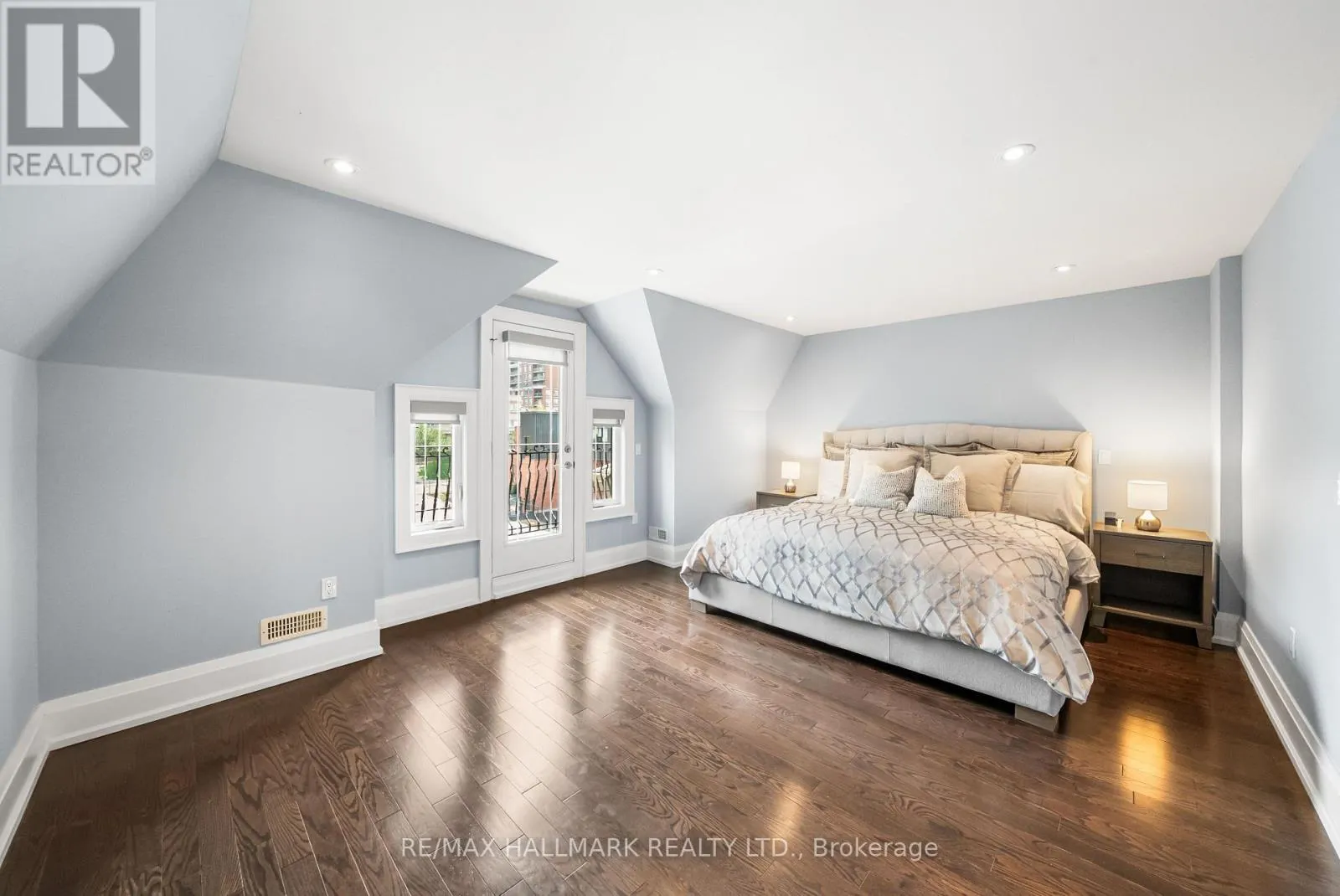 19 HYCREST AVENUE