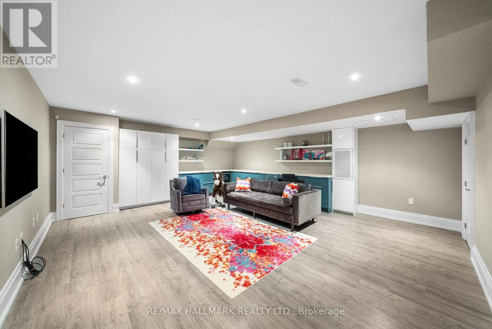 19 HYCREST AVENUE