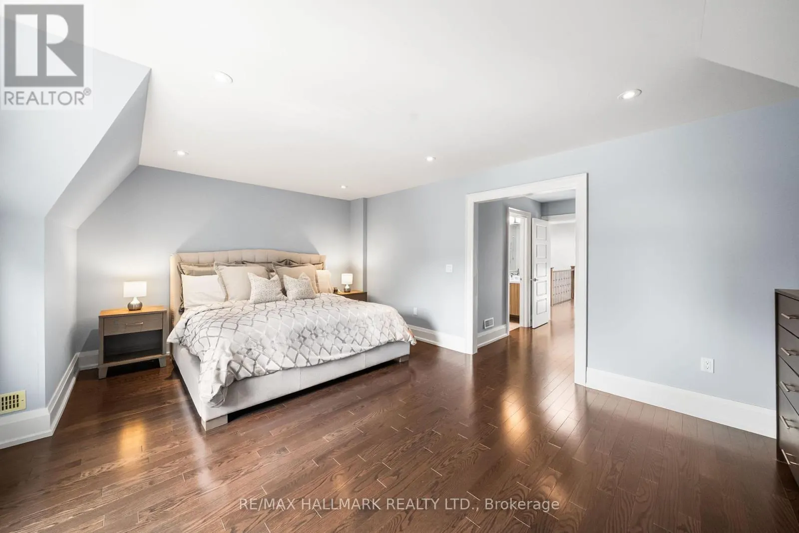 19 HYCREST AVENUE