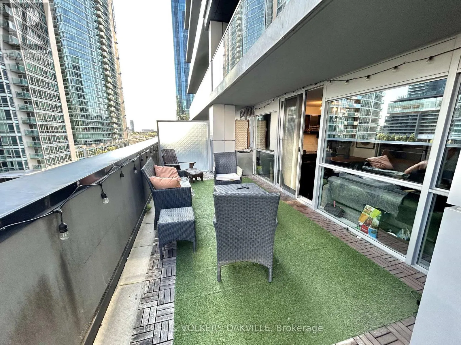 405 - 352 FRONT STREET W