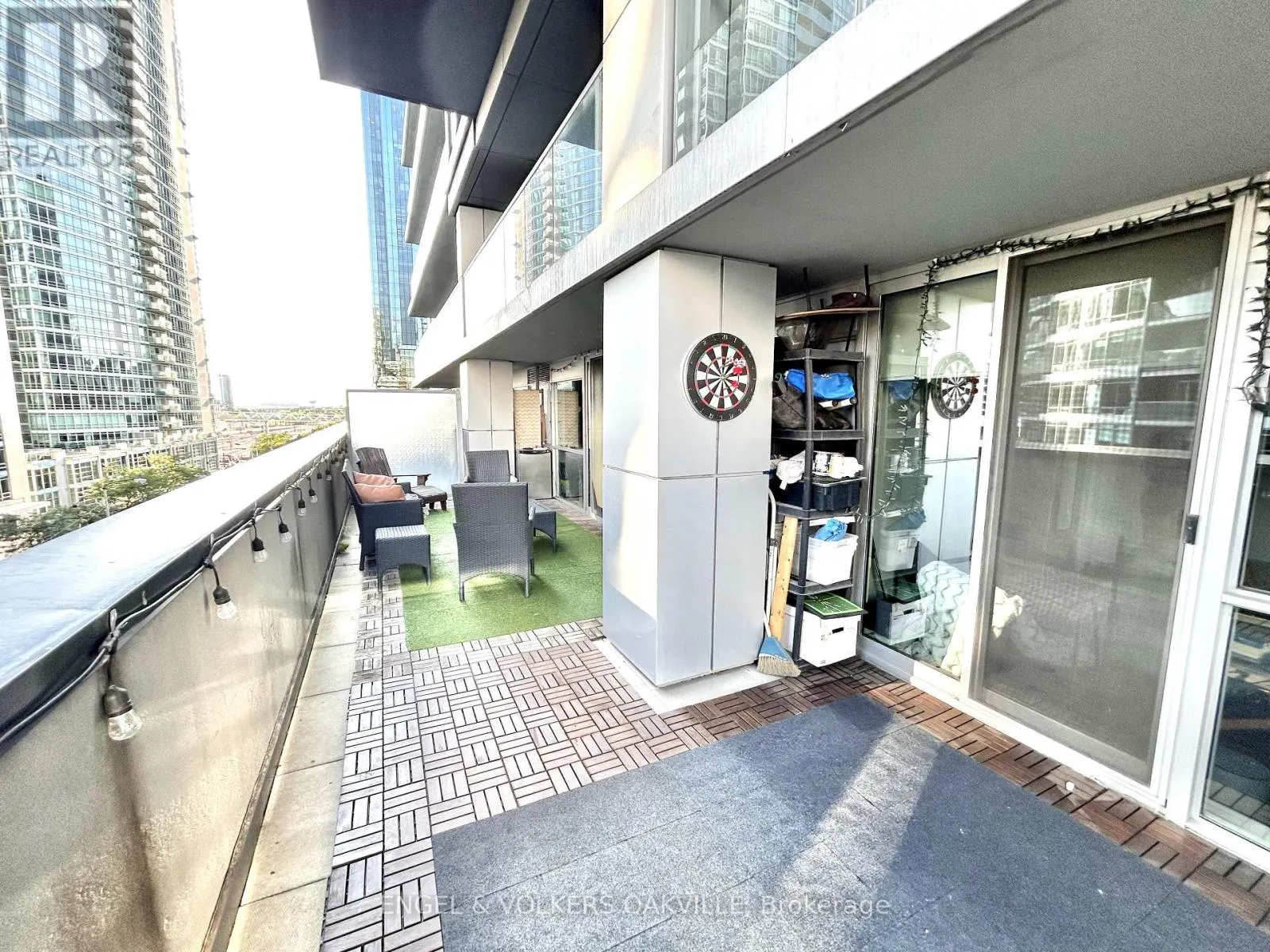 405 - 352 FRONT STREET W