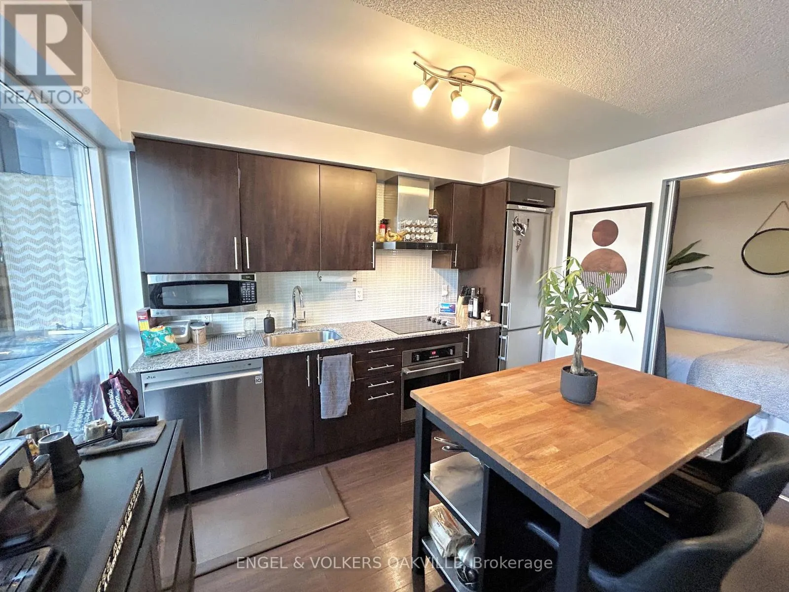 405 - 352 FRONT STREET W