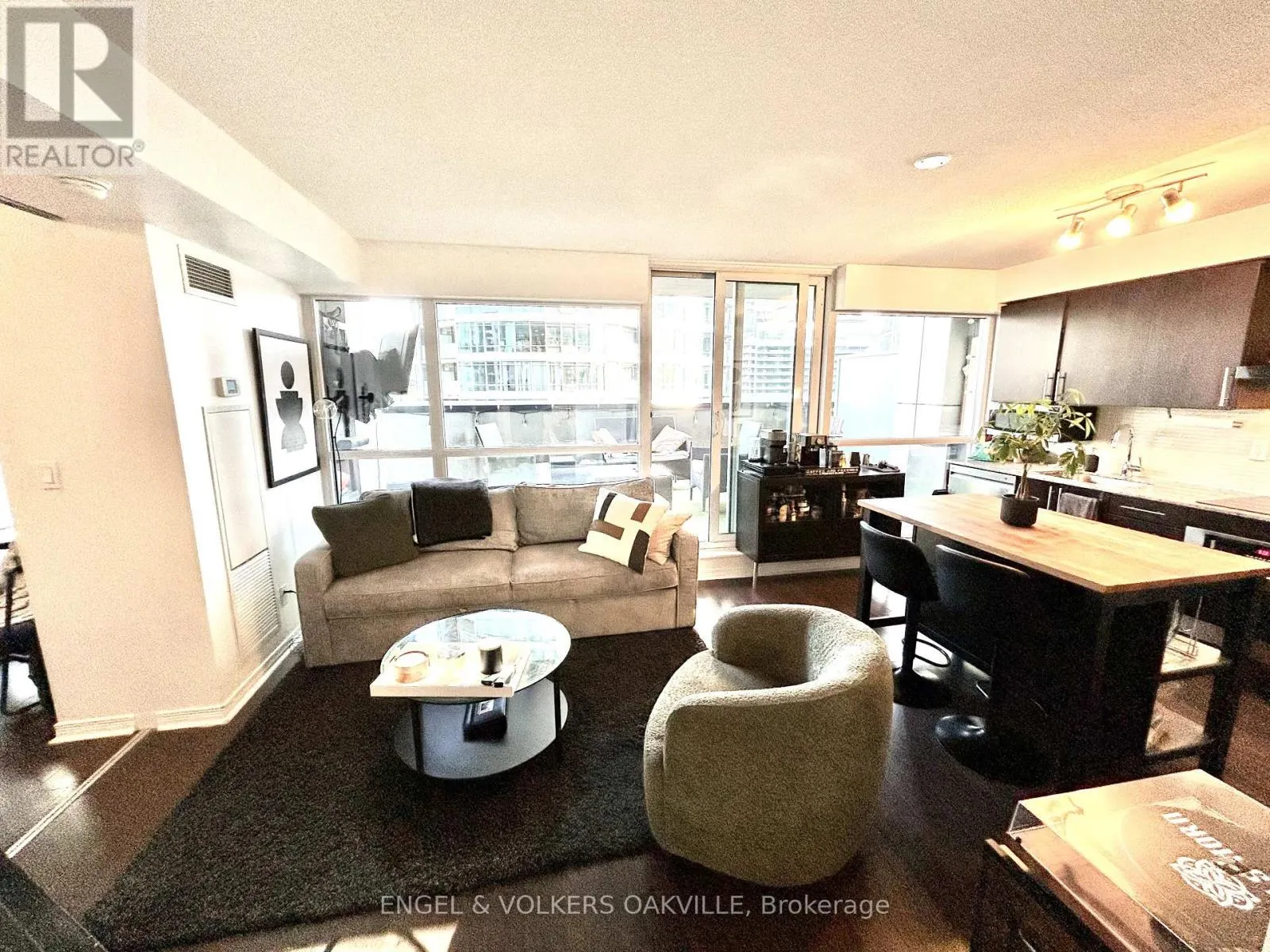 405 - 352 FRONT STREET W