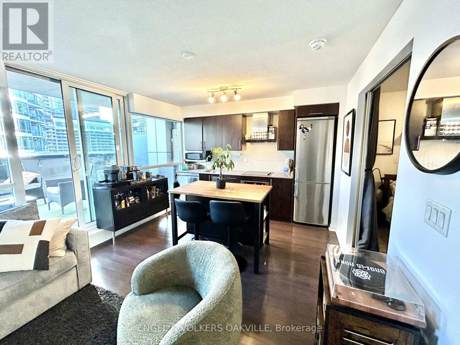 405 - 352 FRONT STREET W