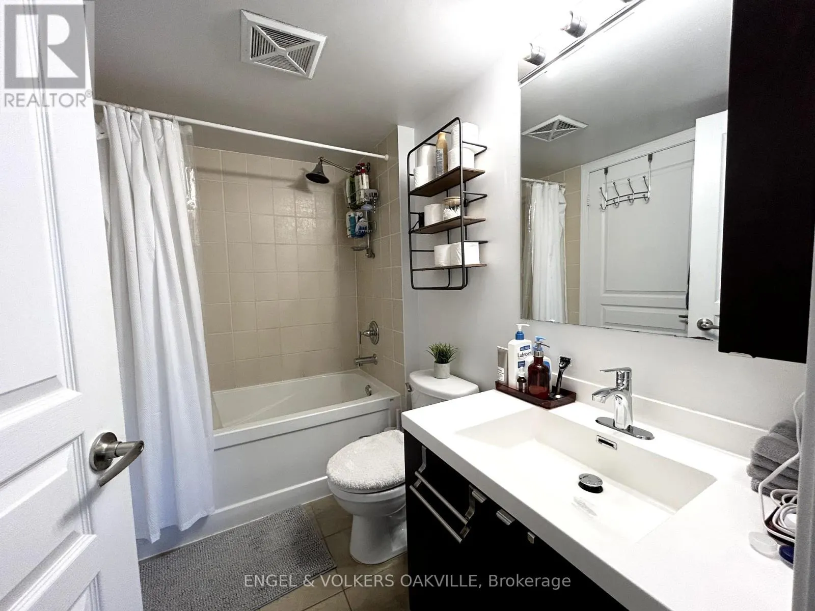 405 - 352 FRONT STREET W