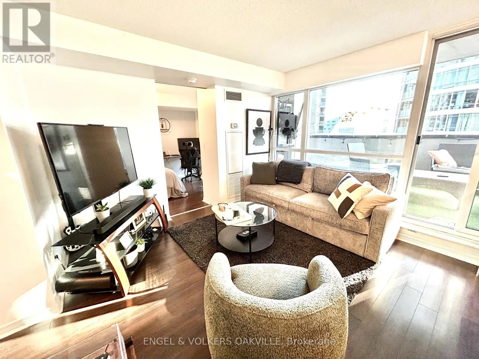 405 - 352 FRONT STREET W