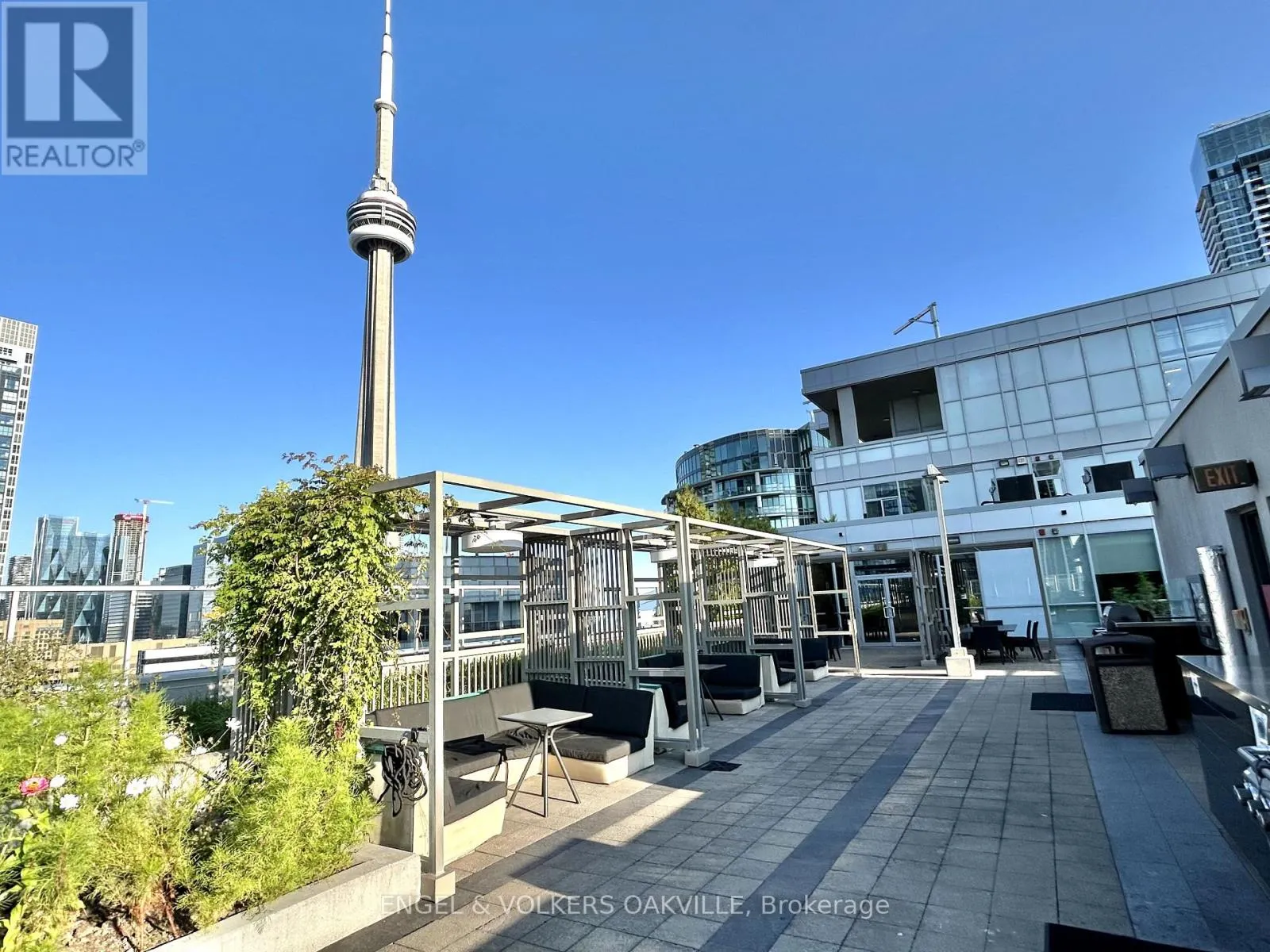 405 - 352 FRONT STREET W