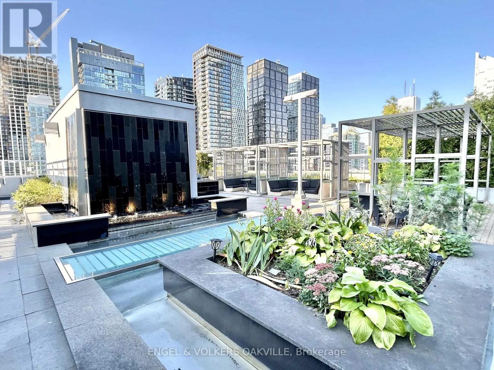 405 - 352 FRONT STREET W
