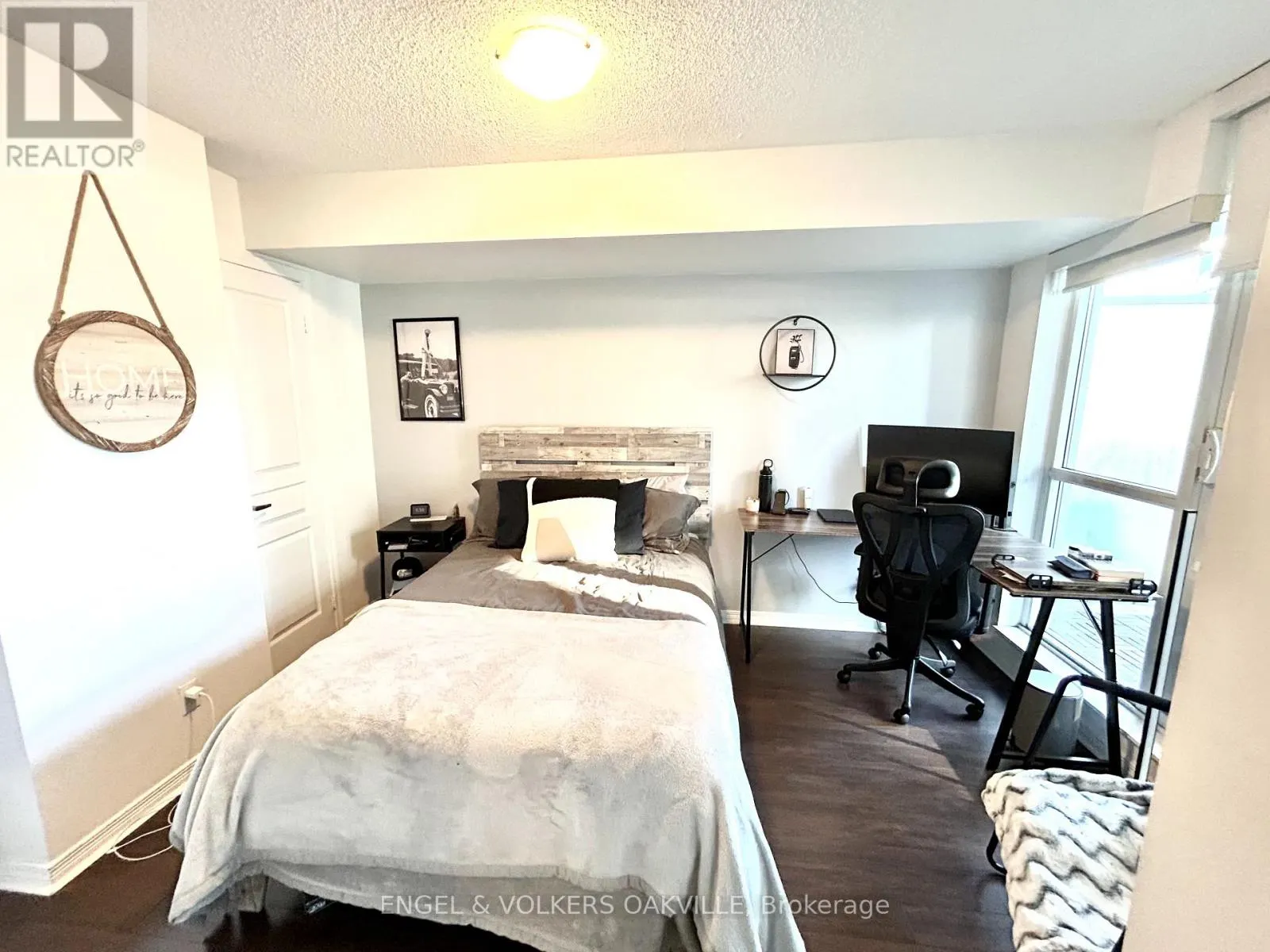 405 - 352 FRONT STREET W