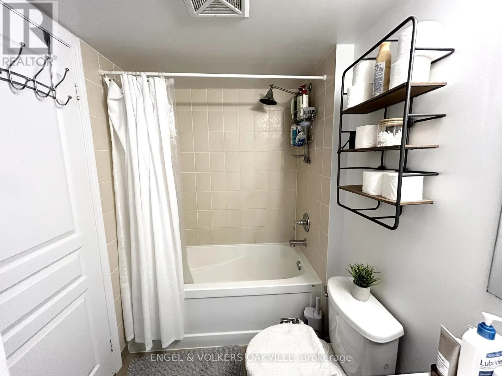 405 - 352 FRONT STREET W