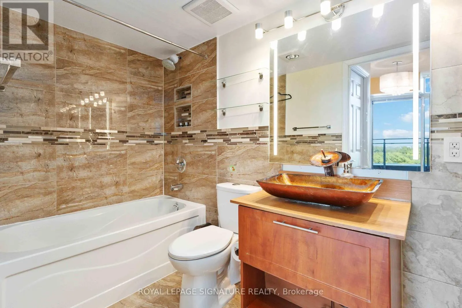 PH904 - 120 DALLIMORE CIRCLE