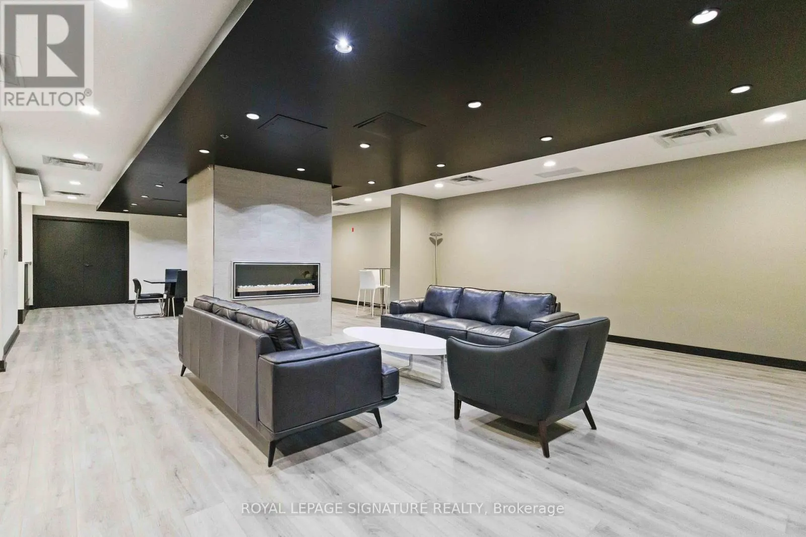PH904 - 120 DALLIMORE CIRCLE