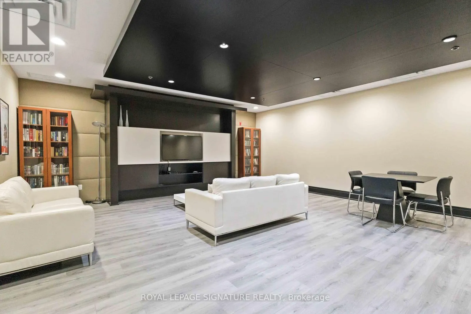 PH904 - 120 DALLIMORE CIRCLE