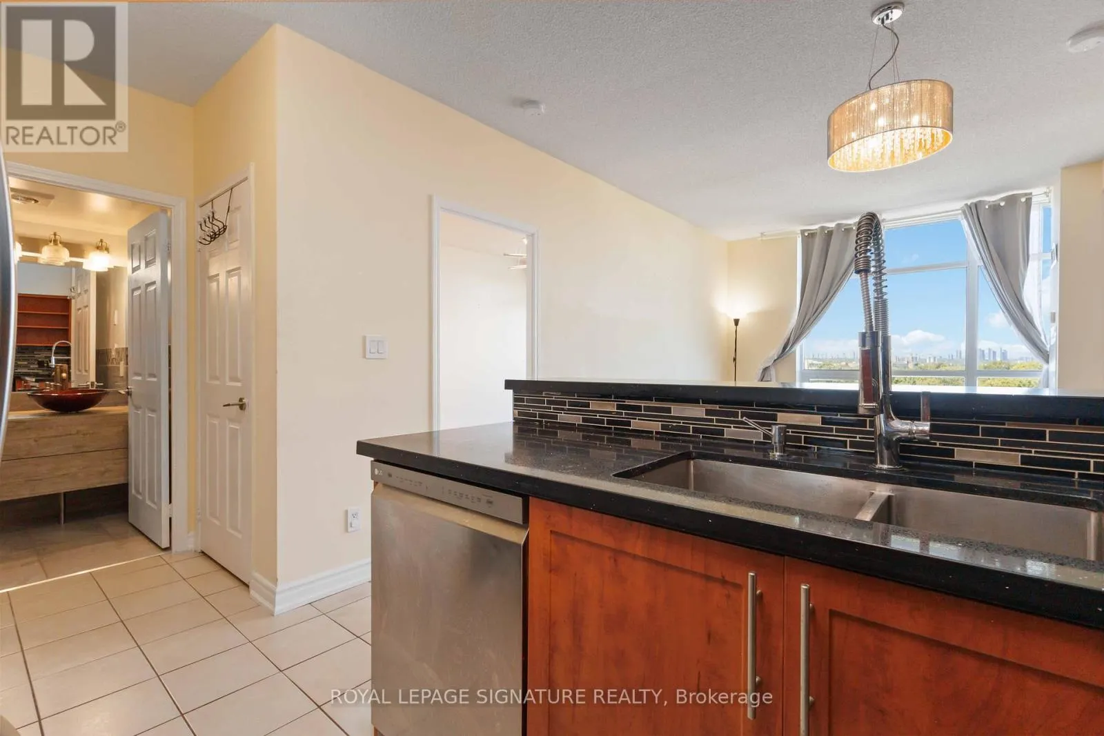 PH904 - 120 DALLIMORE CIRCLE