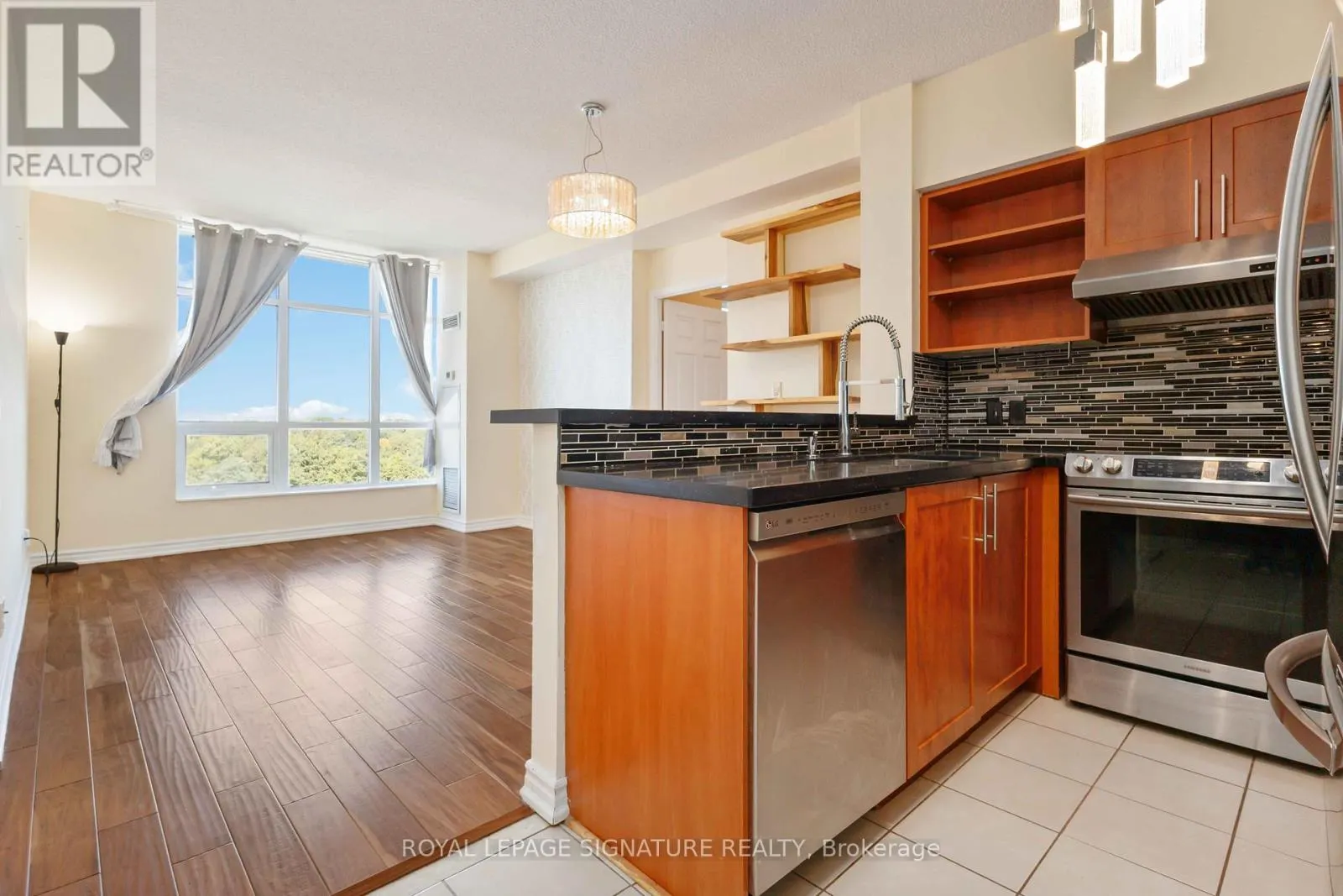 PH904 - 120 DALLIMORE CIRCLE