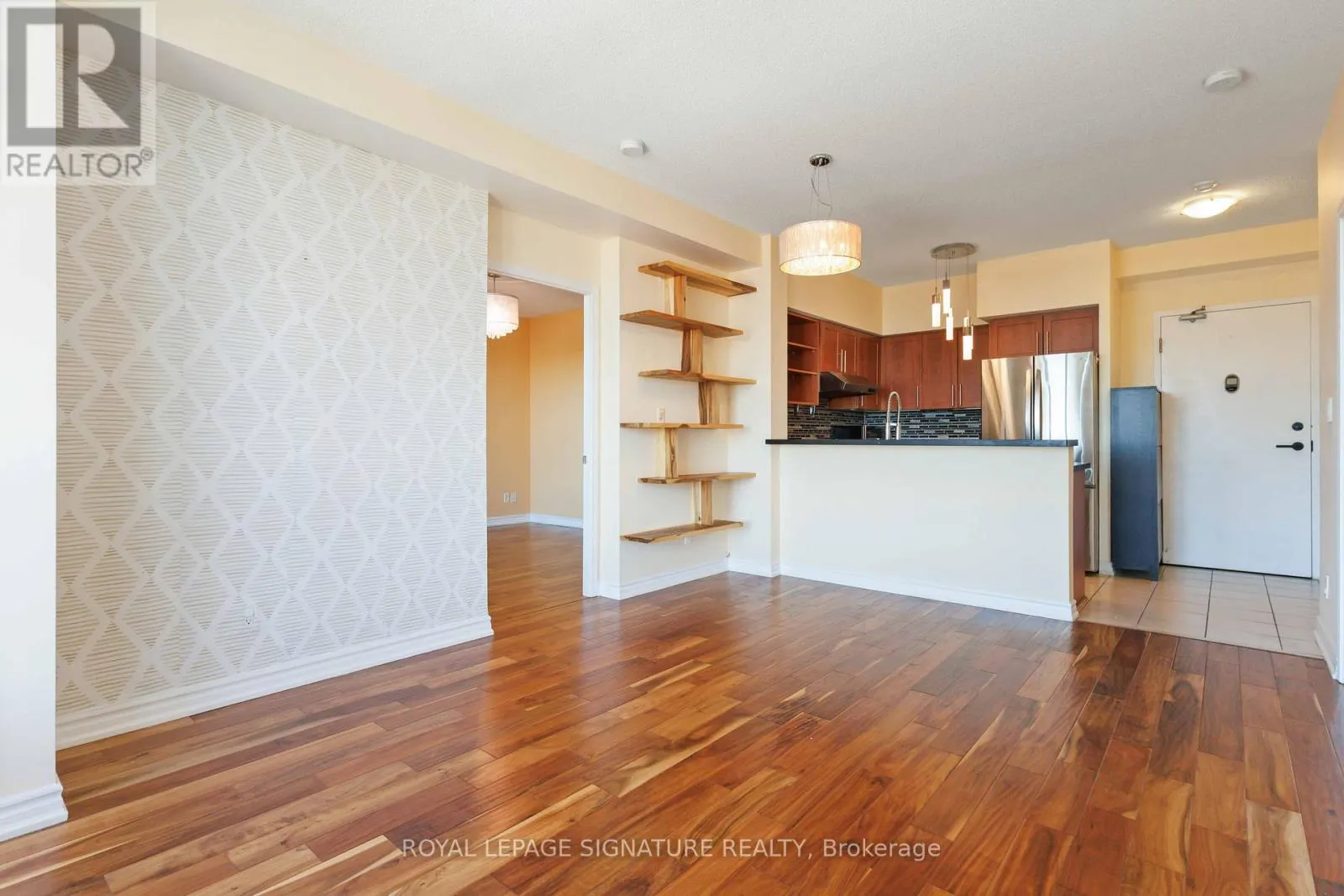PH904 - 120 DALLIMORE CIRCLE