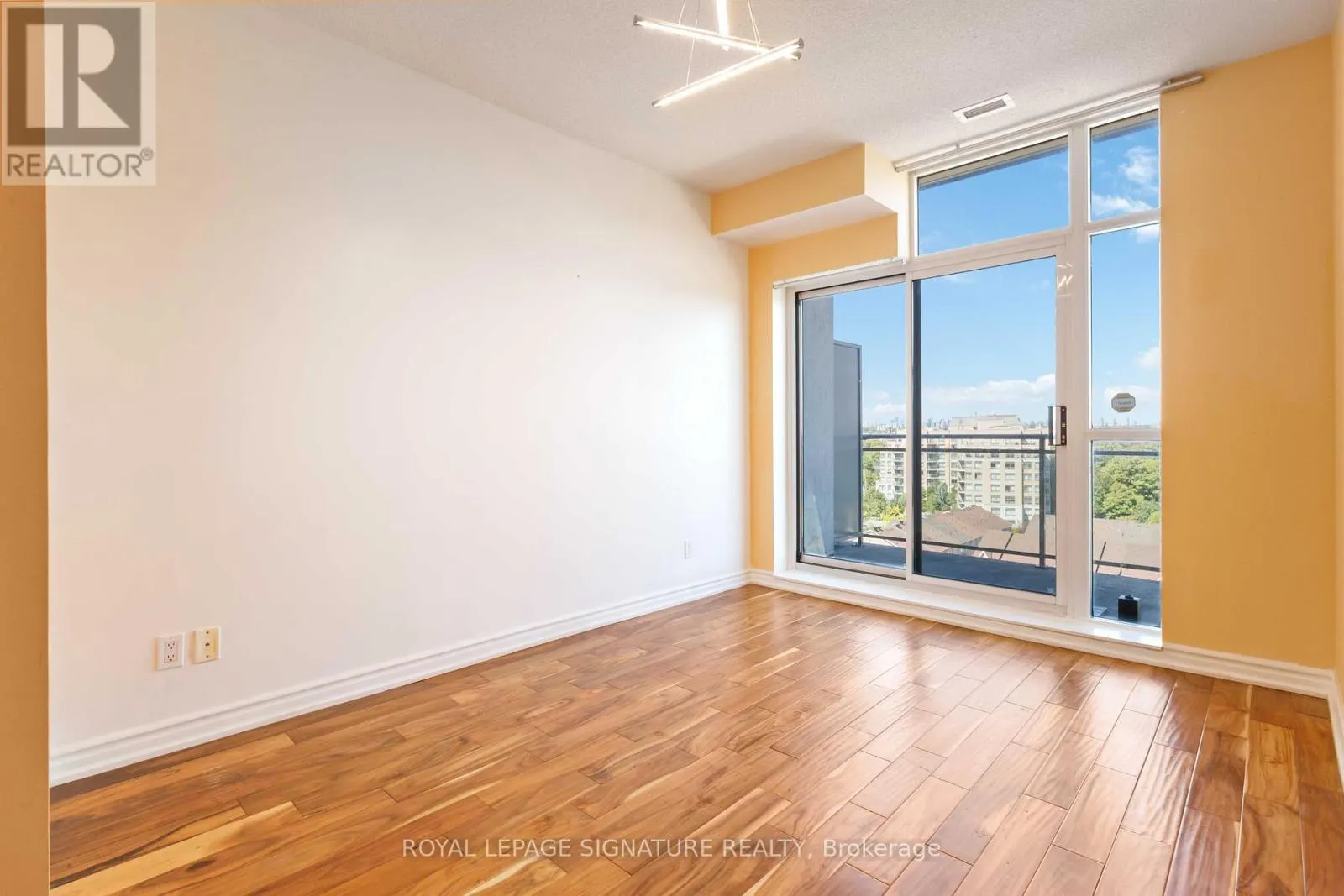 PH904 - 120 DALLIMORE CIRCLE