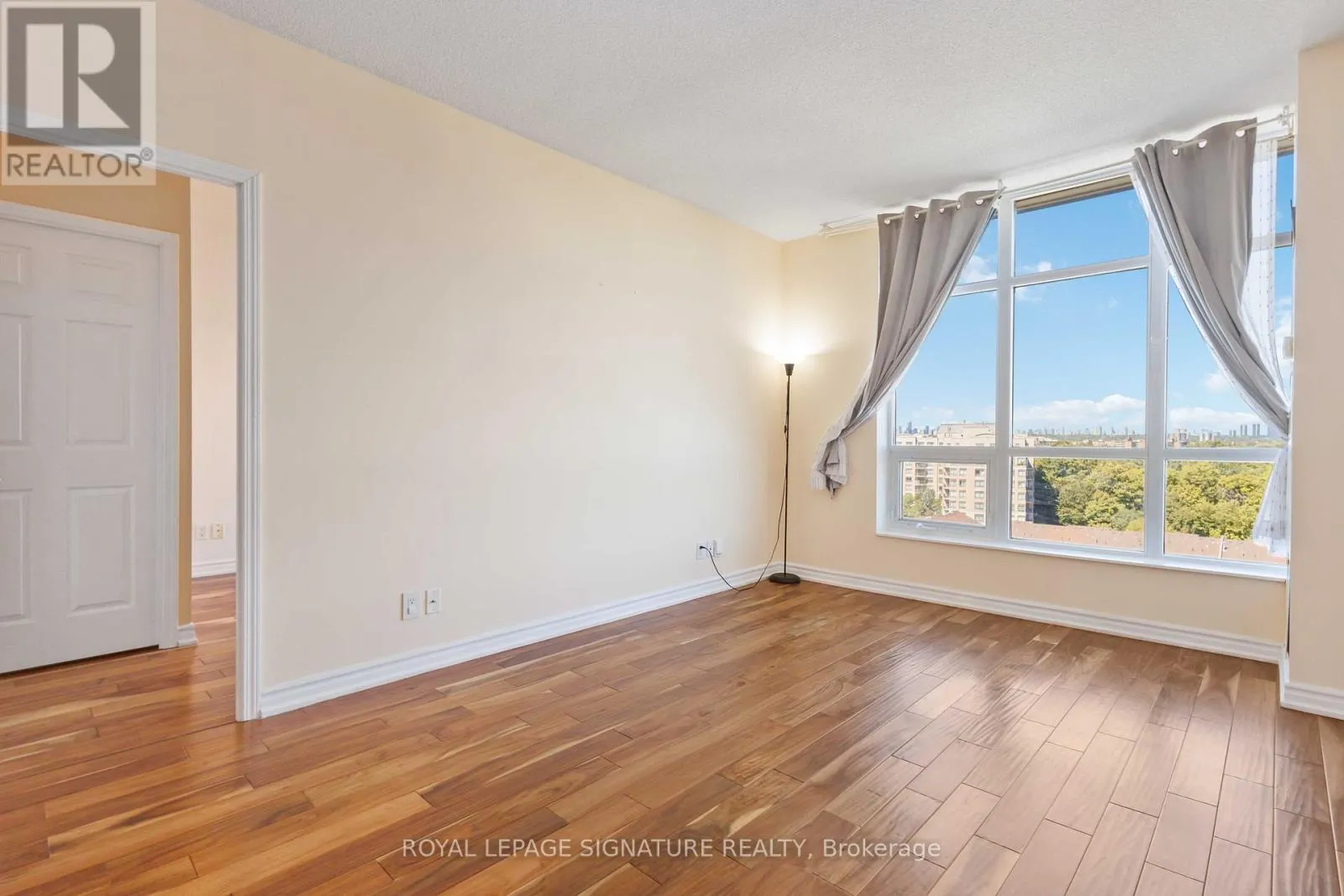 PH904 - 120 DALLIMORE CIRCLE