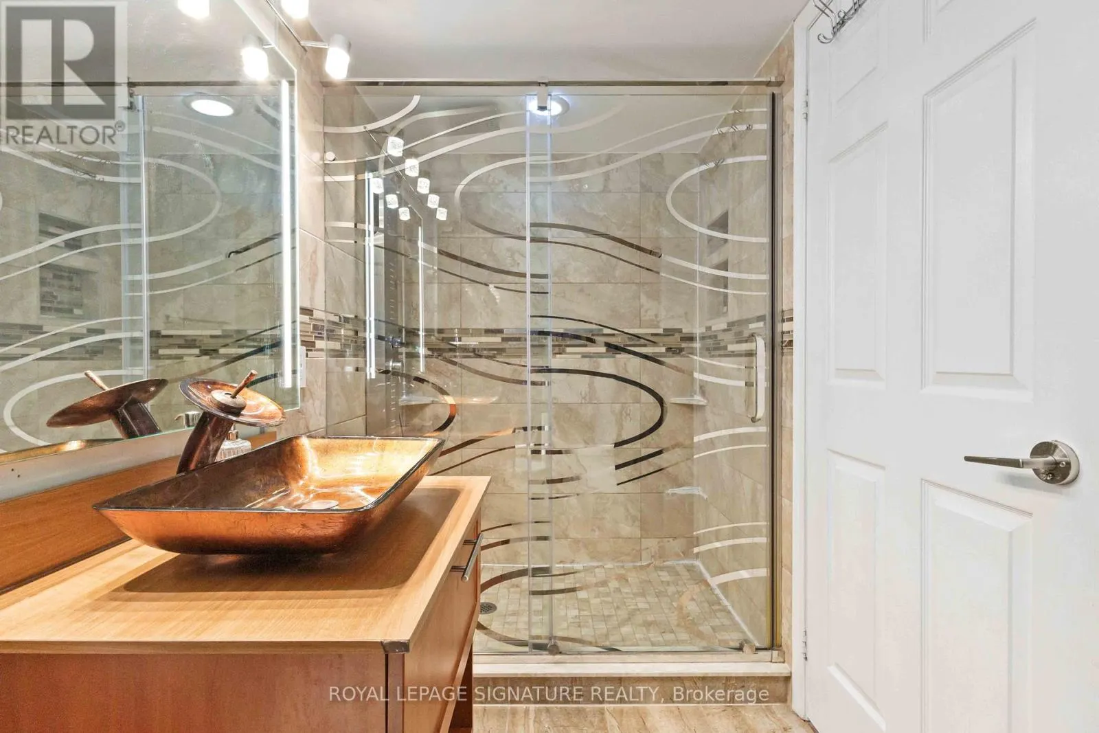PH904 - 120 DALLIMORE CIRCLE