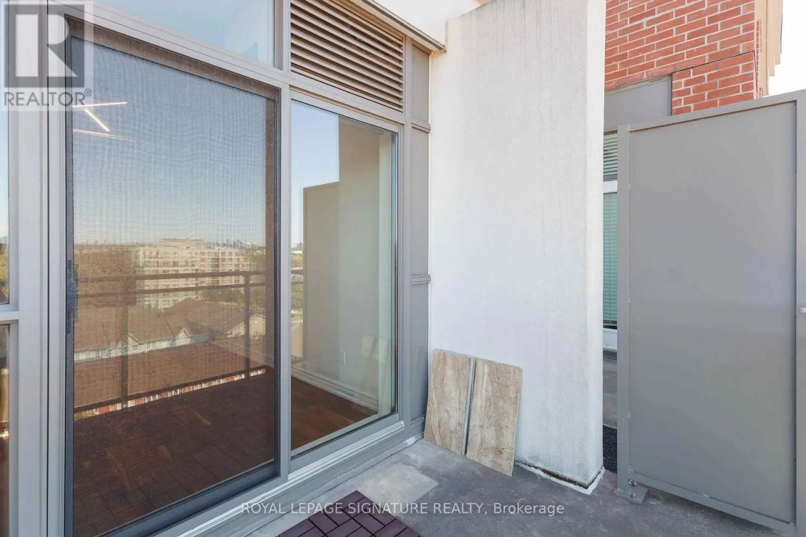 PH904 - 120 DALLIMORE CIRCLE