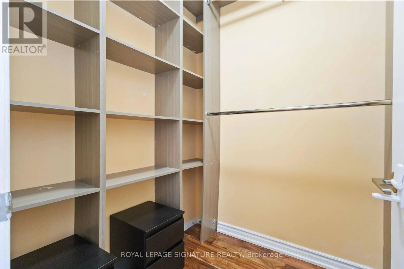 PH904 - 120 DALLIMORE CIRCLE
