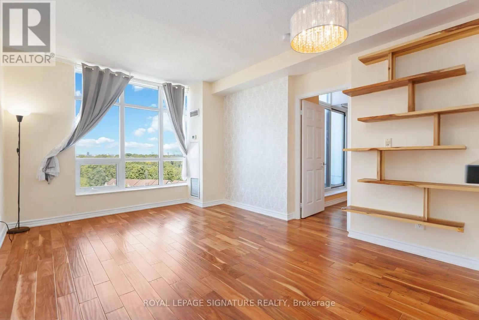 PH904 - 120 DALLIMORE CIRCLE