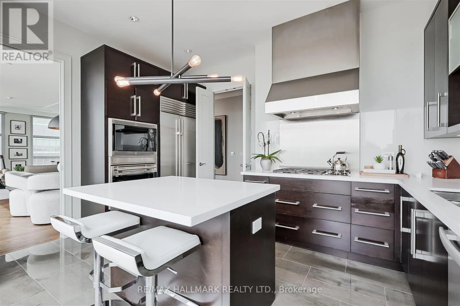 3303 - 183 WELLINGTON STREET W