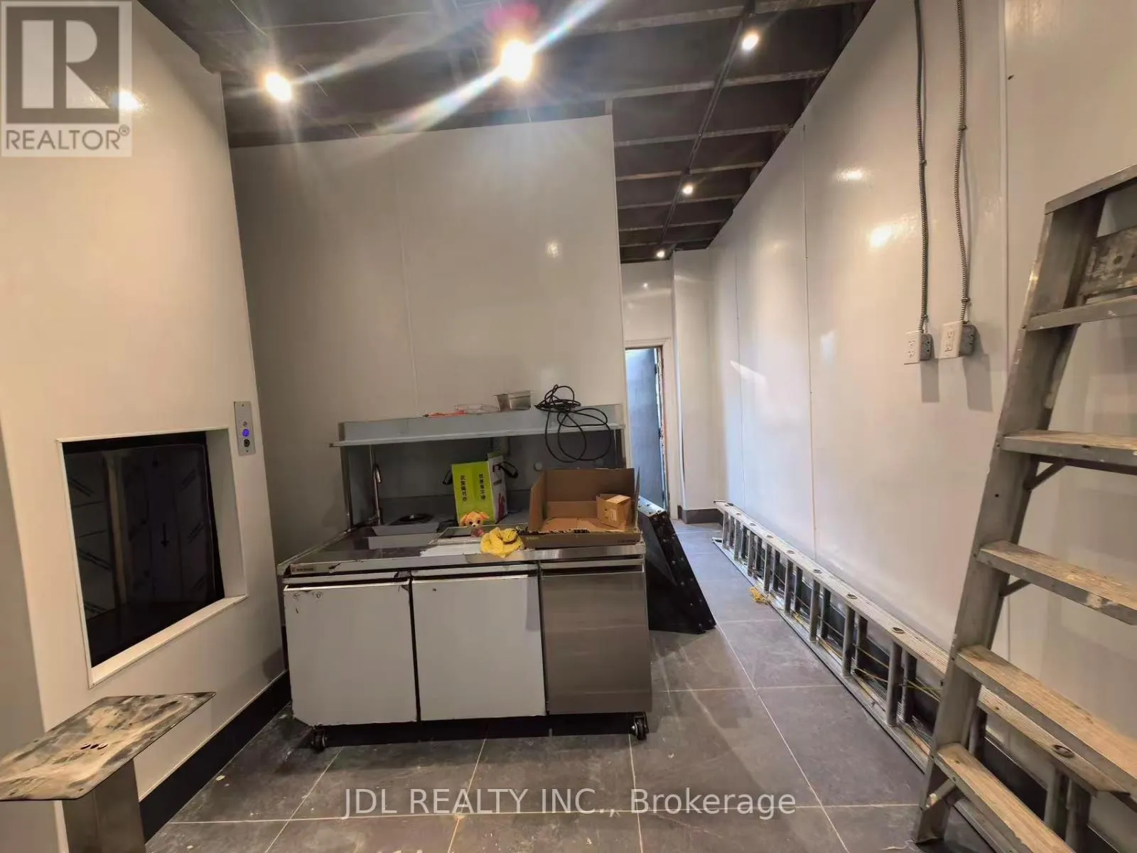 SECOND FLOOR - 394 SPADINA AVENUE