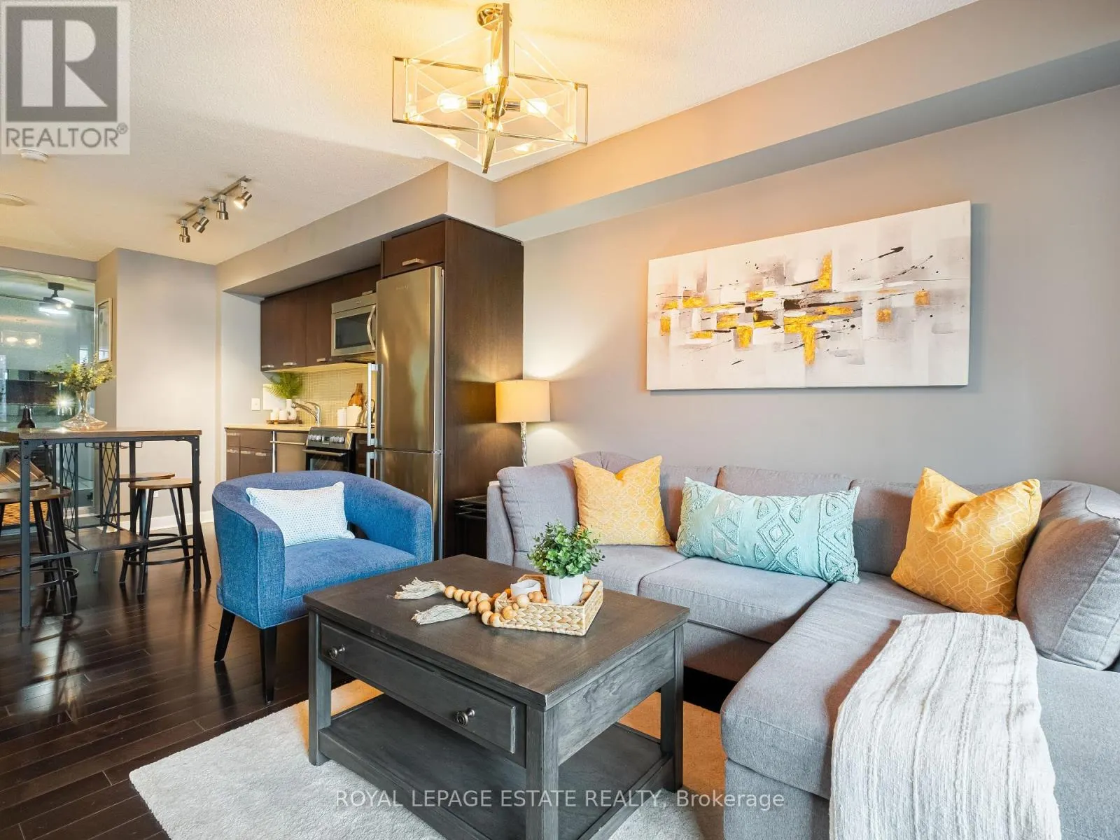 313 - 295 ADELAIDE STREET W