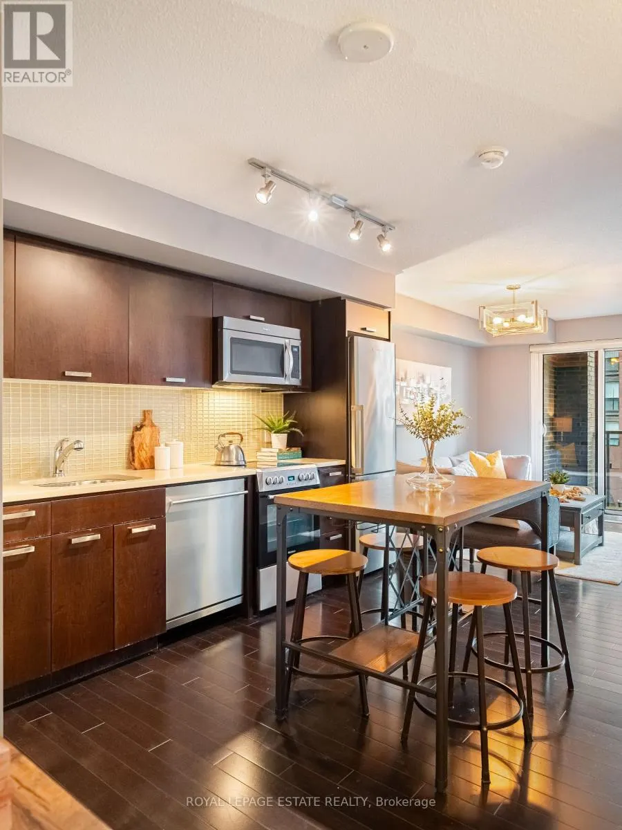 313 - 295 ADELAIDE STREET W