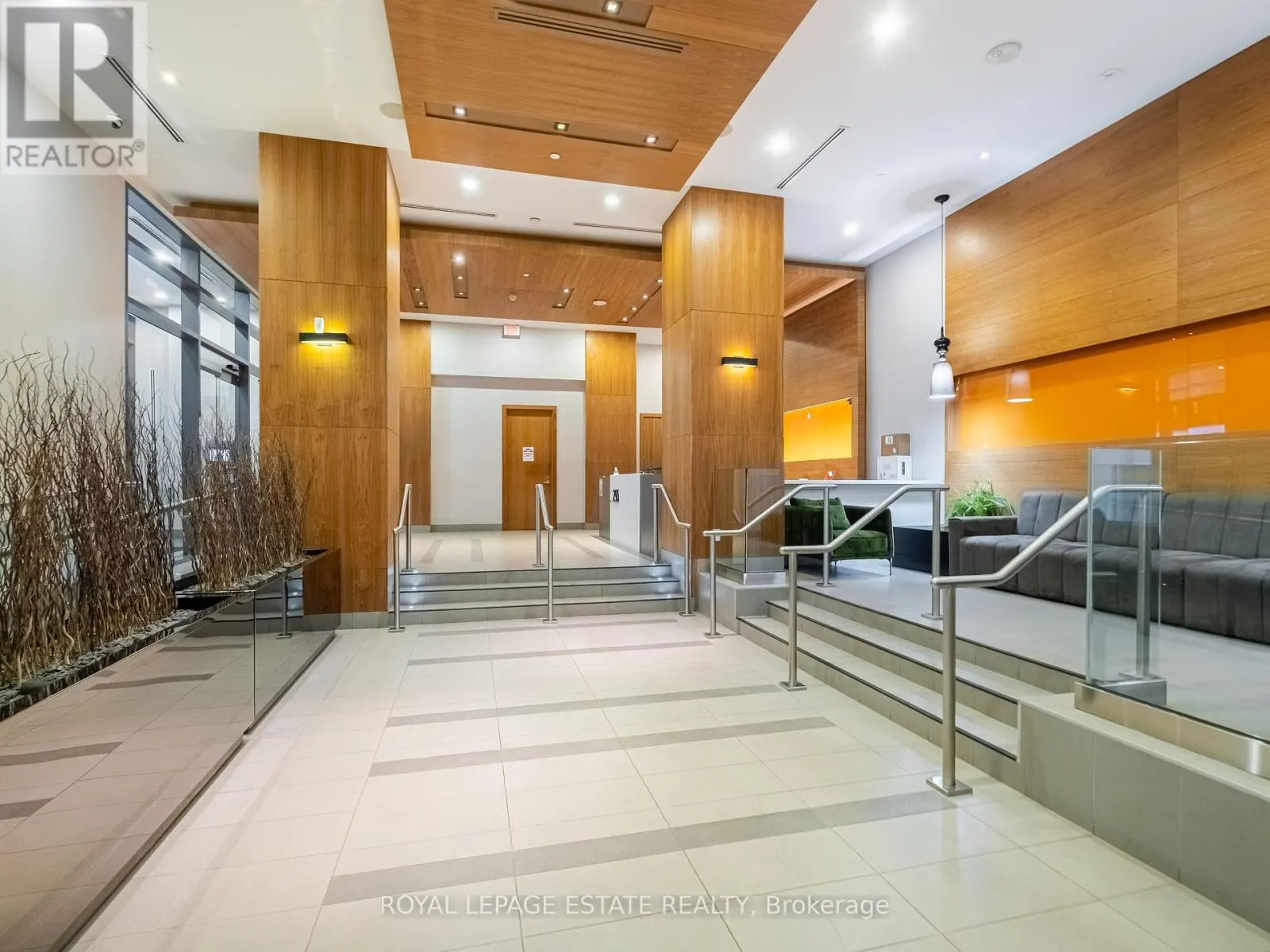 313 - 295 ADELAIDE STREET W