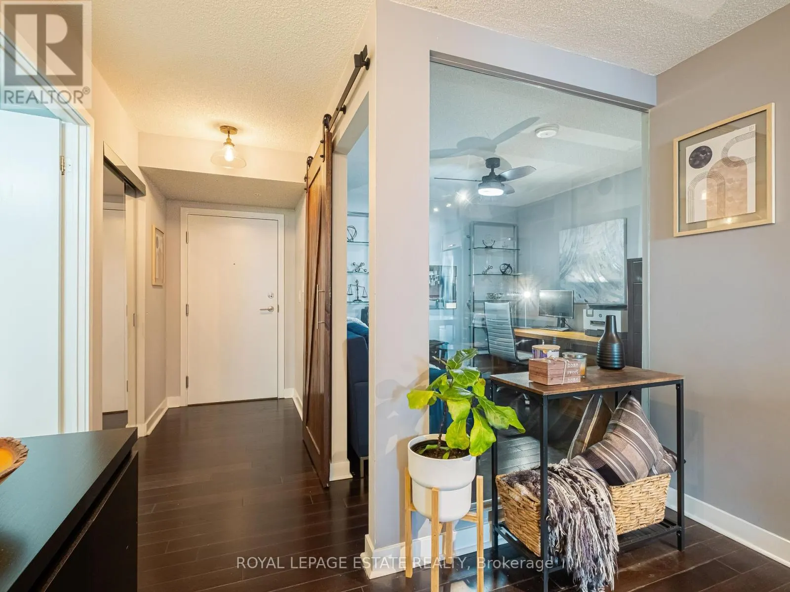 313 - 295 ADELAIDE STREET W