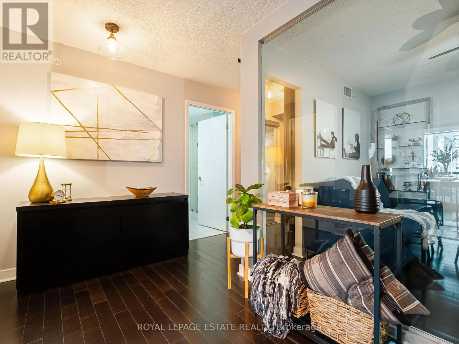 313 - 295 ADELAIDE STREET W
